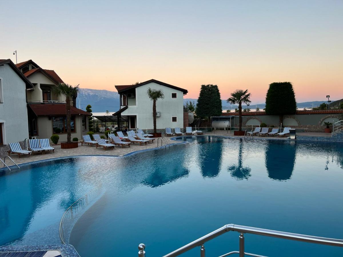 Hotel Lyhnidas Udenisht エクステリア 写真