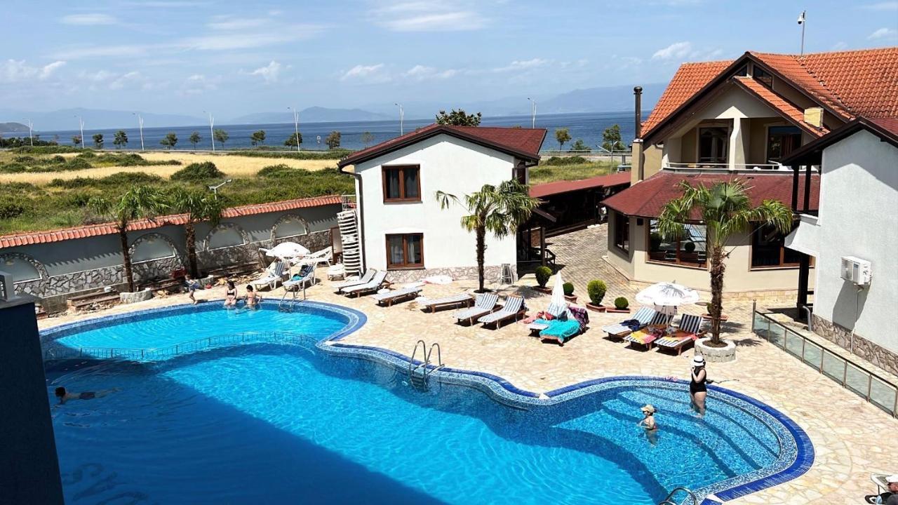 Hotel Lyhnidas Udenisht エクステリア 写真