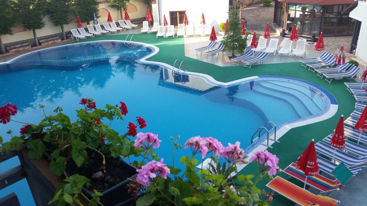 Hotel Lyhnidas Udenisht エクステリア 写真