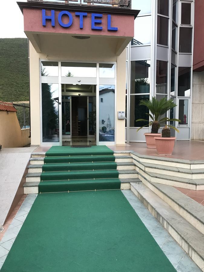 Hotel Lyhnidas Udenisht エクステリア 写真
