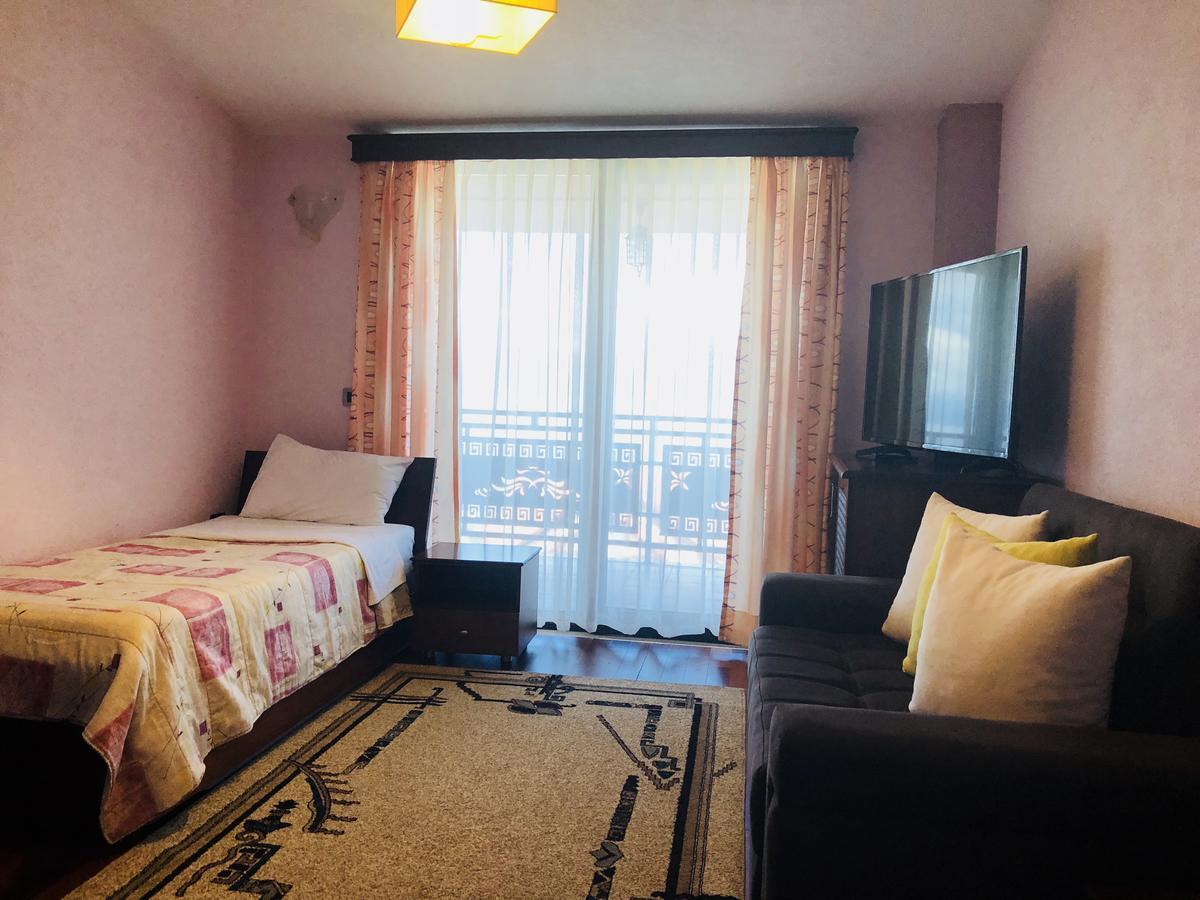 Hotel Lyhnidas Udenisht エクステリア 写真